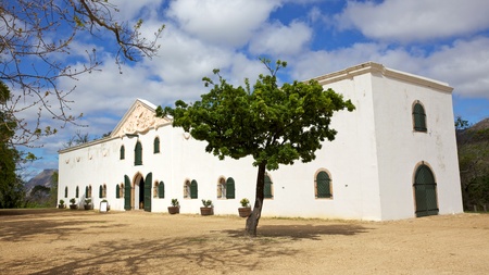 Groot Constantia, the finest surviving example of Cape Dutch architecture, and one of South Africaâs foremost historical monuments tourist attractions, dates back to 1685. Groot Constantia has been producing wine for more than three centuries. In 1685, の写真素材
