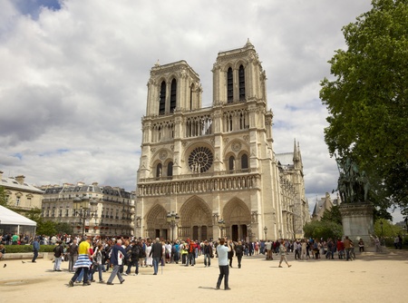 Widely considered as one of the finest examples of French Gothic architecture and one of the largest and most well-known churches in the world, Notre Dame de Paris  French for のeditorial素材