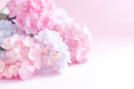 A gentle arrangement of pastel blossoms creates an enchanting atmosphere, showcasing various shades that evoke feelings of serenity and elegance in any setting.の素材