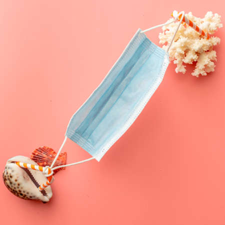 summer background of fern, ice cubes on pink backgroundの写真素材