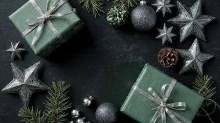 A glowing holiday border combining emerald ornaments with shining silver accents.の写真素材