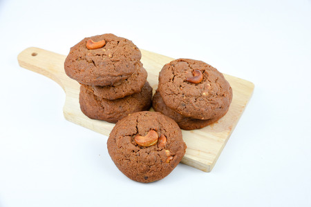 Cashews cookie on wooden board and white background.
の写真素材