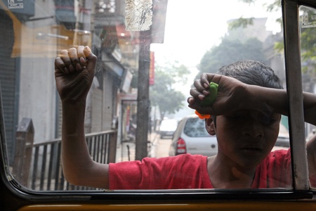 KOLKATA, INDIA -JANUARY 23: Streets of Kolkata. Thousands of beggars are the most disadvantaged castes living in the streets, January 23, 2009.のeditorial素材