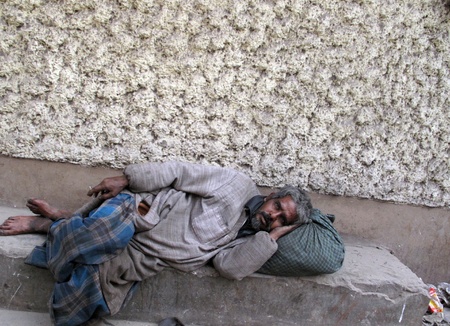 KOLKATA, INDIA - FEBRUARY 03: Streets of Kolkata, man sleeping on the streets of Kolkata,India on February 03, 2009.のeditorial素材