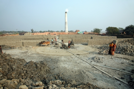 SARBERIA,INDIA, JANUARY 16: A Brickfield is a large landed area, used for manufacturing bricks from mud, soil, clay and sand. Tools and machines for making bricks are very rudimentary, January 16, 2009 in Sarberia, West Bengal, India.のeditorial素材