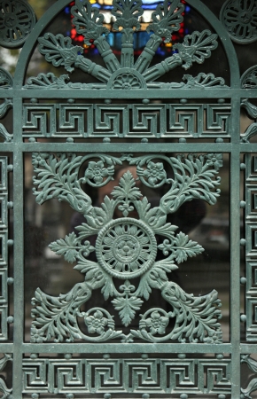 Beautiful ornate tomb door in the Pere Lachaise cemetery, Parisのeditorial素材