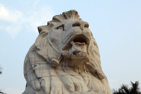 Antique Lion Statue at Victoria Memorial Gate, Kolkata, India  Built with white Makrana Marbles using the European and the Indo-Islamic style  This was sculptured by Vincent Esch のeditorial素材