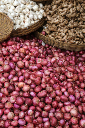 Kolkata street market: garlic, ginger and garlicの写真素材
