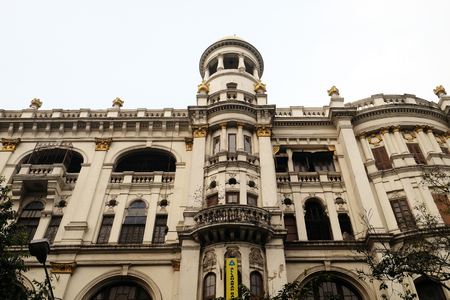 An aging, decaying, ex-colonial tenement block in Kolkata, Indiaのeditorial素材