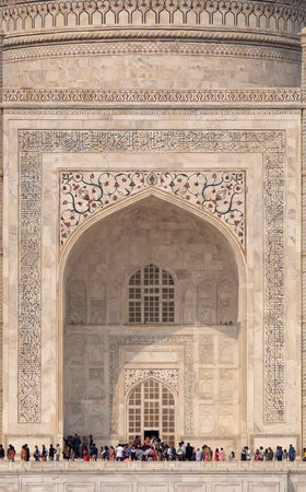 Taj Mahal (Crown of Palaces), an ivory-white marble mausoleum on the south bank of the Yamuna river in Agra, Uttar Pradesh, Indiaのeditorial素材