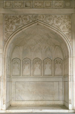 Red Fort stone carving pattern detail in Agra. Uttar Pradesh, Indiaのeditorial素材