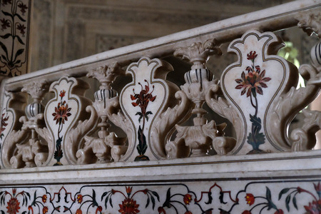 Mughal stone art on the facade of the Taj Mahal (Crown of Palaces), an ivory-white marble mausoleum on the south bank of the Yamuna river in Agra, Uttar Pradesh, India.のeditorial素材