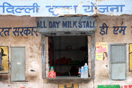 Day milk stall in Delhi, India.のeditorial素材