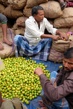 The atmosphere in fruit market in morining time in Kolkata, India on February 11, 2016.のeditorial素材