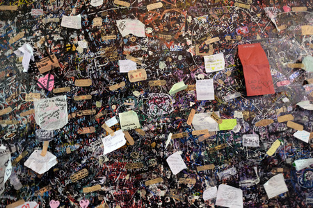 Wall full of messages from lovers in Juliet`s House in Verona, Italyのeditorial素材