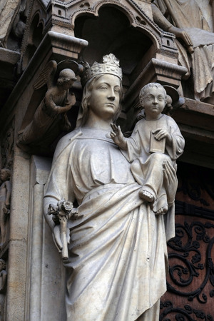 Madonna with Child, Portal of the Virgin, Notre Dame Cathedral, Paris, UNESCO World Heritage Site in Paris, Franceのeditorial素材