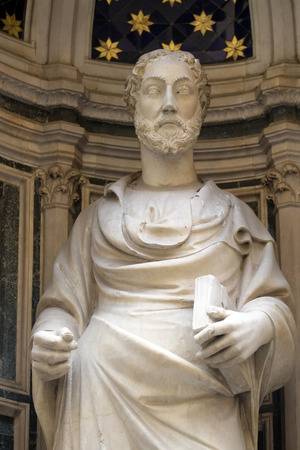 Saint James by Niccolo di Piero Lamberti, Orsanmichele Church in Florence, Tuscany, Italyのeditorial素材
