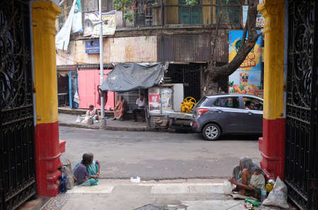 Beggars in front of Sree Sree Chanua Probhu Temple in Kolkata, West Bengal, Indiaのeditorial素材
