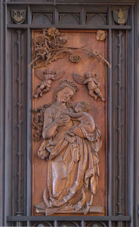 Virgin Mary and Child, Coronation of Mary altar in St James Church in Rothenburg ob der Tauber, Germanyのeditorial素材