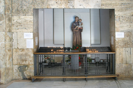 Saint Anthony holds a child Jesus, a statue in the parish church of Saint Anthony of Padua in Zagreb, Croatiaのeditorial素材