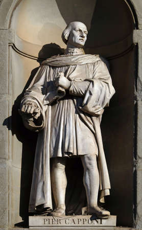 Pier Capponi, statue in the Niches of the Uffizi Colonnade in Florence, Italyのeditorial素材