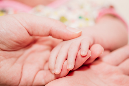 Mommy holding baby's handの写真素材