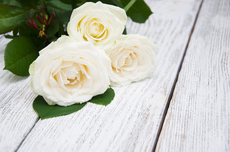 Beautiful white roses on a wooden backgroundの写真素材