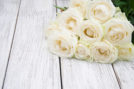 Beautiful bouquet of roses on a wooden backgroundの写真素材