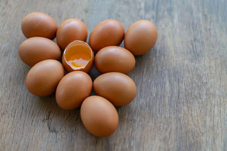 Fresh chicken eggs, high quality protein, cook a wide variety of dishes on a wooden floor.