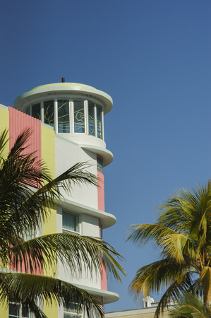 February 17, 2007; South Beach, Florida, South Beach Art Deco Architecture brings you a retro feel of the 50's throughout the city.  Editorial useのeditorial素材