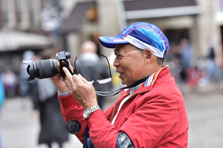 Netherlands Amsterdam 5 May 2018. Street photographer in Amsterdam.のeditorial素材