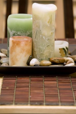 beautiful candles decoration with rocks on the tableの写真素材