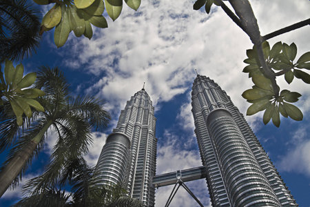 KUALA LUMPUR, MALAYSIA - SEPTEMBER 28: View of The Petronas Twin Towers on September 28, 2010 in Kuala Lumpur. The skyscraper (451.9m/88 floors) is the tallest twin buildings in the worldのeditorial素材