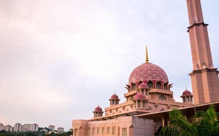 PUTRAJAYA - DECEMBER 29 :Putra Mosque on 29 December 2018, Putra Mosque or known as Pink mosque is located in Putrajaya Malaysia and it is one of main attraction of local and foreigner visitors.のeditorial素材