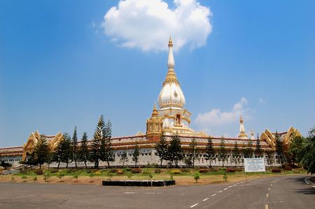 Wat Maha Chedi Chai Mongkol. Roi Et Province, Thailandの写真素材