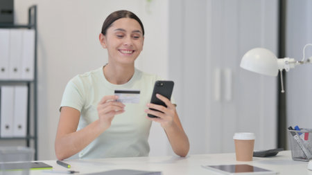 Happy Young Latin Woman Shopping Onlineの写真素材