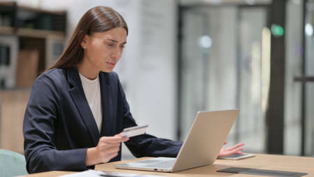 Online Payment Failure on Laptop by Businesswoman in Office