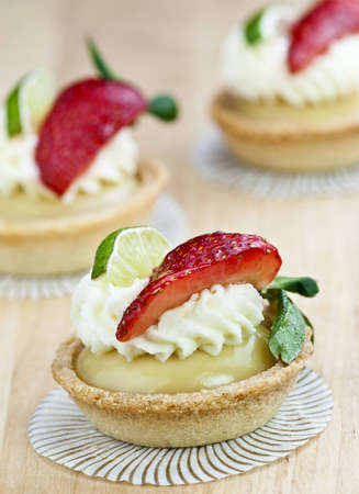 Key lime tartsの写真素材