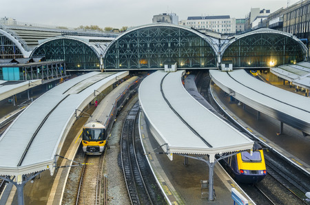 Train leaves Paddington railway station in London, UKのeditorial素材