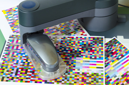 offset  icc profile, spectrophotometer robot measures color patches on Test Arch, Press shop...