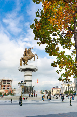 SKOPJE, MACEDONIA - NOVEMBER 26 2016: Unidentified people walk through Macedonia Square below the Warrior on a Horse Monument of Skopjeのeditorial素材