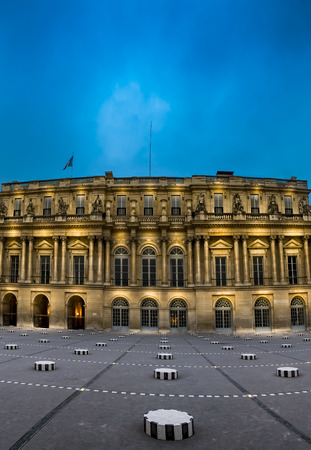 Paris France Europe French 1st arrondissement Palacio Real de ParÃ­s Royal Palace Daniel Buren art Les Deux Plateaux Les Colonnesのeditorial素材