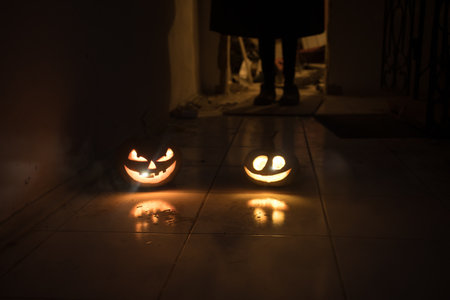Halloween horror concept with glowing pumpkin. Halloween evil pumkins smilin faces in dark. selective focus. long exposure shotの写真素材