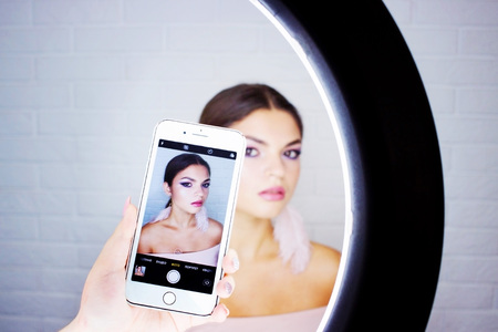 Photographing a professional makeup on a cell phone camera