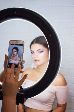 Photographing a professional makeup on a cell phone camera