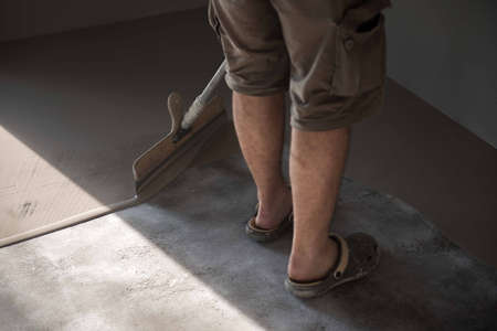 Self-leveling epoxy. Leveling with a mixture of cement floors. Epoxy floor application process.