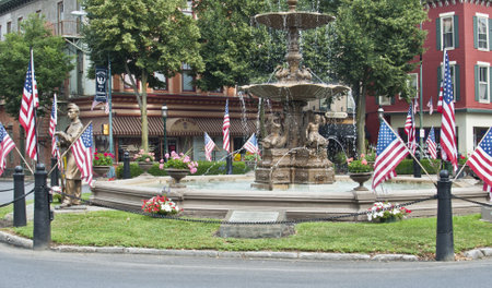 Chambersburg,Pa.July 4 american flags around center square with mexican restaurant in background Chambersburg,Pa. July 4のeditorial素材