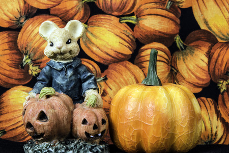 halloween mouse with jack-o-lanternsの写真素材