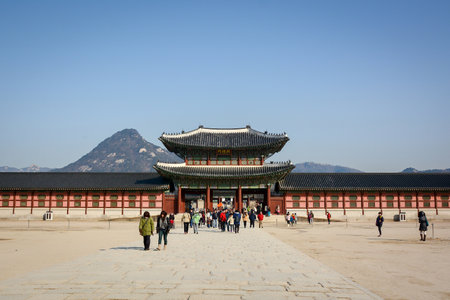 SEOUL, SOUTH KOREA - OCTOBER 3, 2014 : Tourists visited Gyeongbokgung palace ,the largest palace and famous attraction of Seoul, South Koreaのeditorial素材