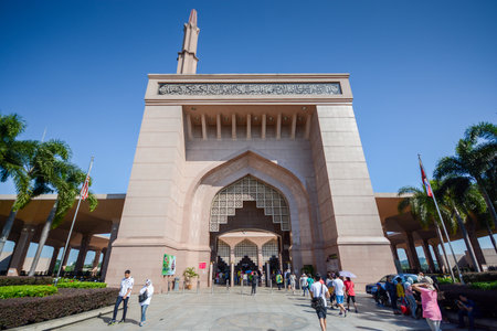 PUTRAJAYA, MALAYSIA - MAY 25, 2015 : Entrance gate of Putra Mosque Masjid Putra, the principal mosque of Putrajaya, Malaysia.のeditorial素材
